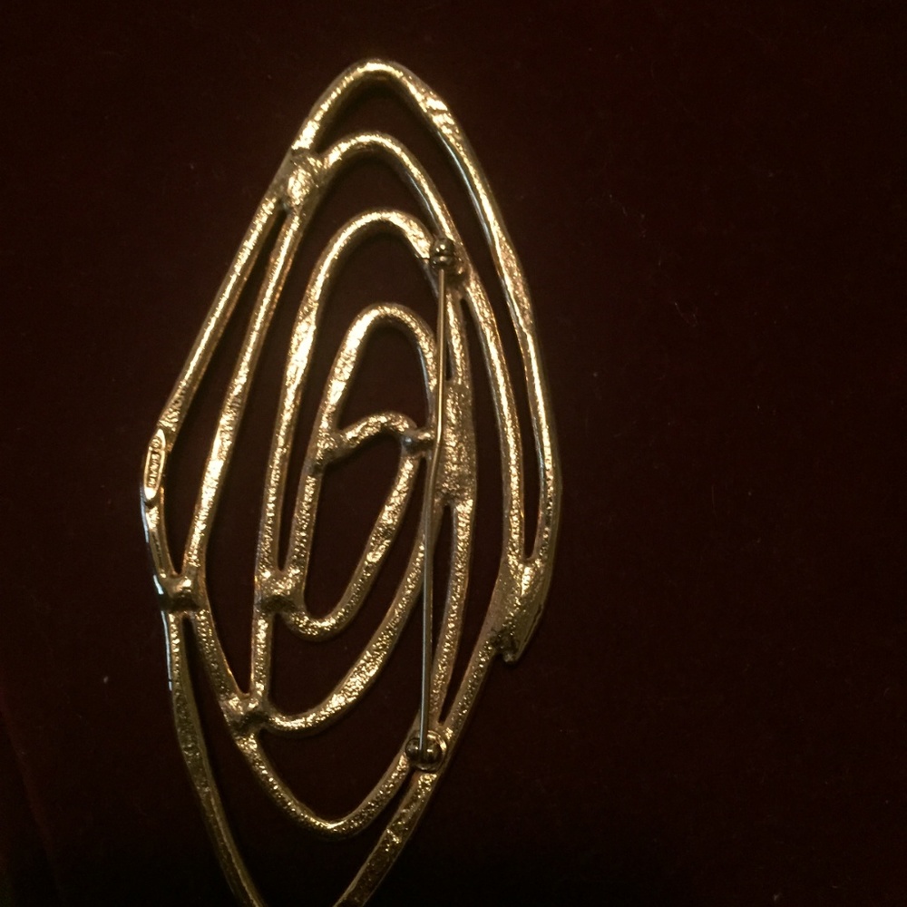 Gold Pin - Picture 2 of 2